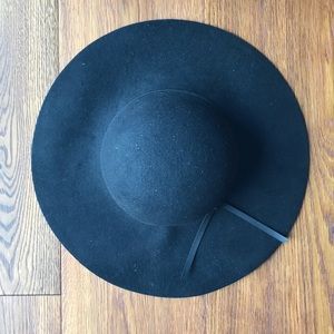 Floppy felt hat